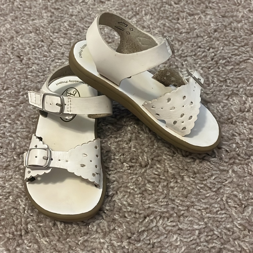 White Ariel footmates